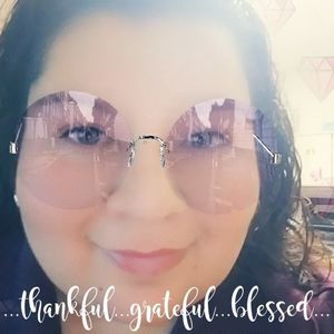 Meet your Posher, Nelda